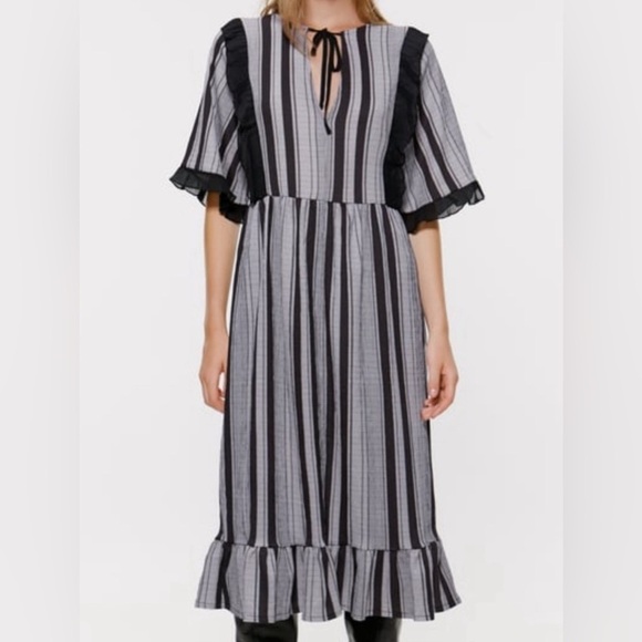 Zara Striped Contrasting Ruffle Textured Midi Dress in Black & White Sz S - Picture 1 of 13